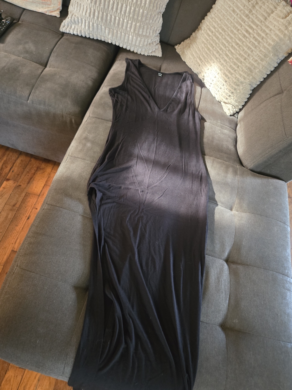 Sleeveless Black V-Neck Maxi Dress